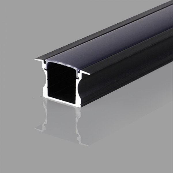 Iebūvējams melns dziļš anodēts alumīnija profils ar melnu stiklu LED lentei ģipškartona plāksnēm, flīzēm, mēbelēm utt. / komplektā: stikls, gala vāciņi 2 gab., stiprinājumi 2gab. / HB-24X14.2BCW / 2m x 24mm x 14.2mm / 4752233009270 / 05-733