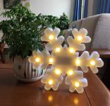 LED Ziemassvētku gaismeklis - sniegpārsla / Ziemassvētku dekors / 2xAA baterijas / silti balta / 19-431 :: LED Ziemassvētku dekors