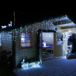 LED Ziemassvētku āra un iekštelpu lāstekas ar kristāliem / 300 LED diodi / auksti balta + silti balts zibspuldzes efekts / 15W / 11m / IP44 / savienojamā / 19-508 :: LED virtenes lāstekas iekštelpām un mājas fasādei