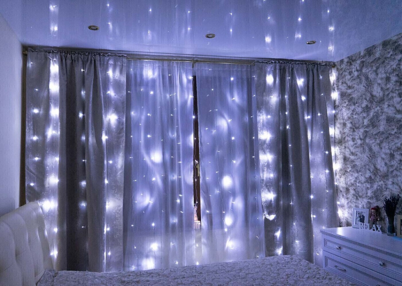 Christmas garland - curtain with remote control