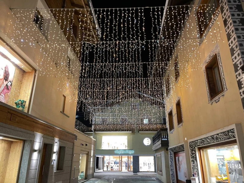 Christmas garland - icicles with crystals for facades and indoors